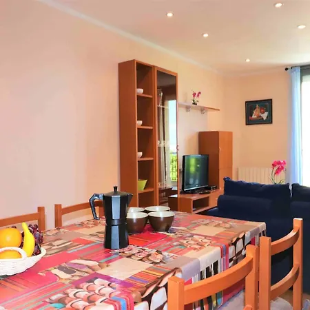 Lush In Apartment *