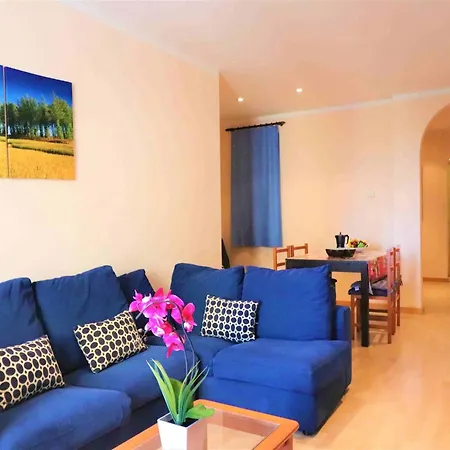 Lush In Apartment *